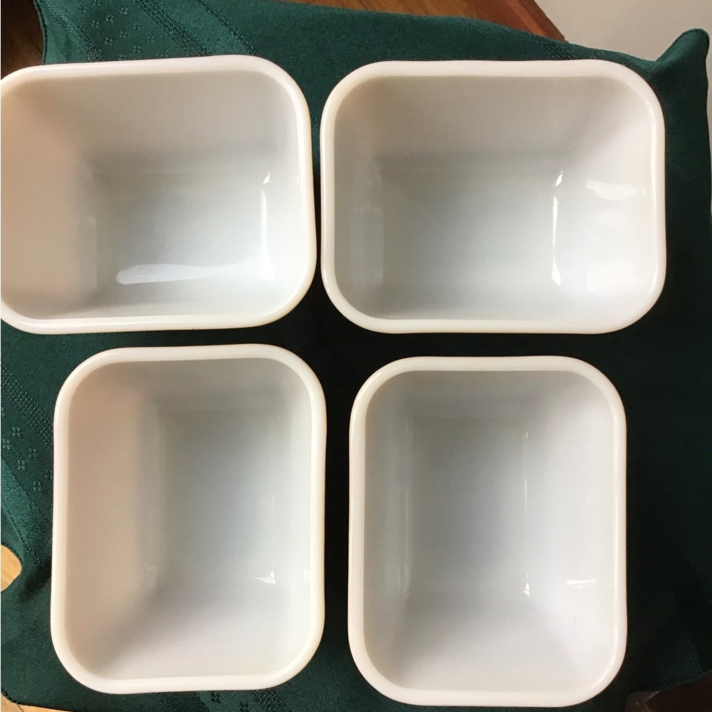 Pyrex 501-B Refrigerator Dishes Small‎ Fridgie Set 4 White Tan - Picture 2 of 9